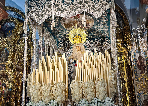 Inside Iglesia Colegial del Divino Salvador