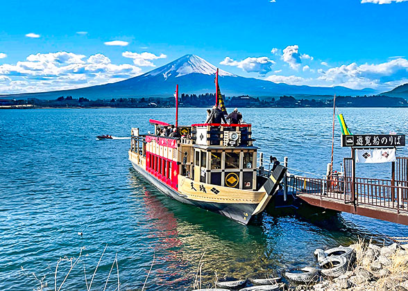 Cruise on Lake Kawaguchiko